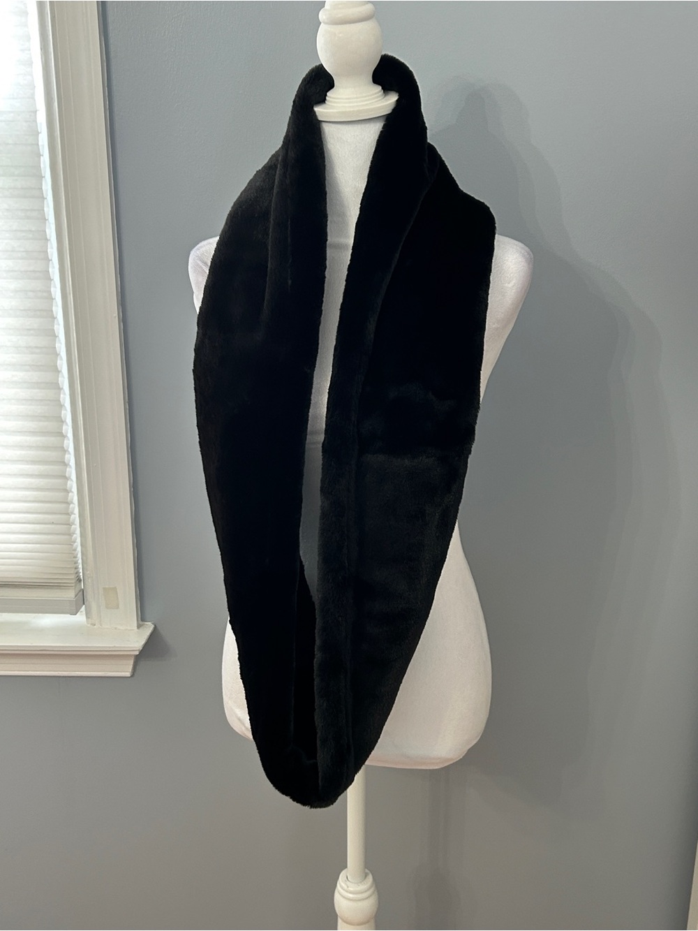 NWT Calvin Klein Black Faux Fur Infinity Scarf Plush Soft Loop Neck Warmer OS